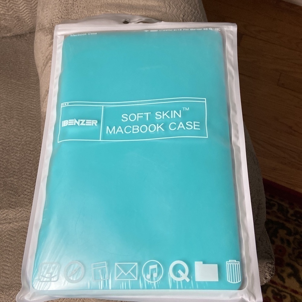 Ibenzer Soft Skin MacBook Air 11” Blue Case